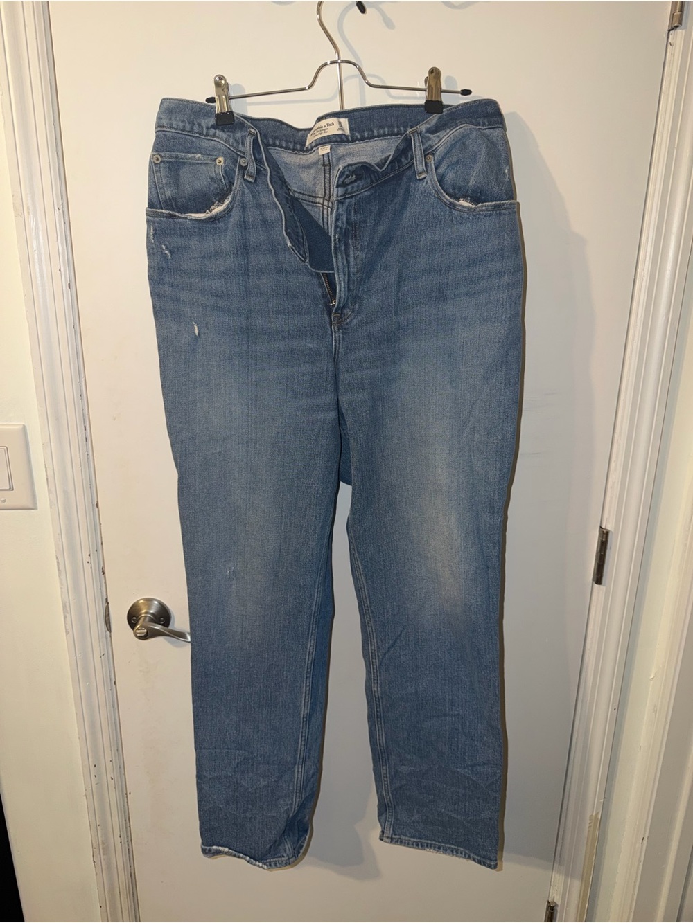 Abercrombie 90’s Curve Love Straight-Leg Blue Jeans